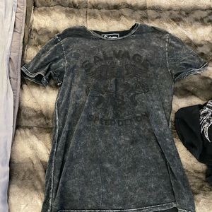 Men’s salvage extra long t shirt medium